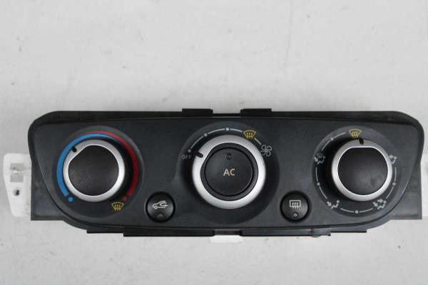 BOUTON DE CHAUFFAGE RENAULT MEGANE 2009-2015 - Vue 1